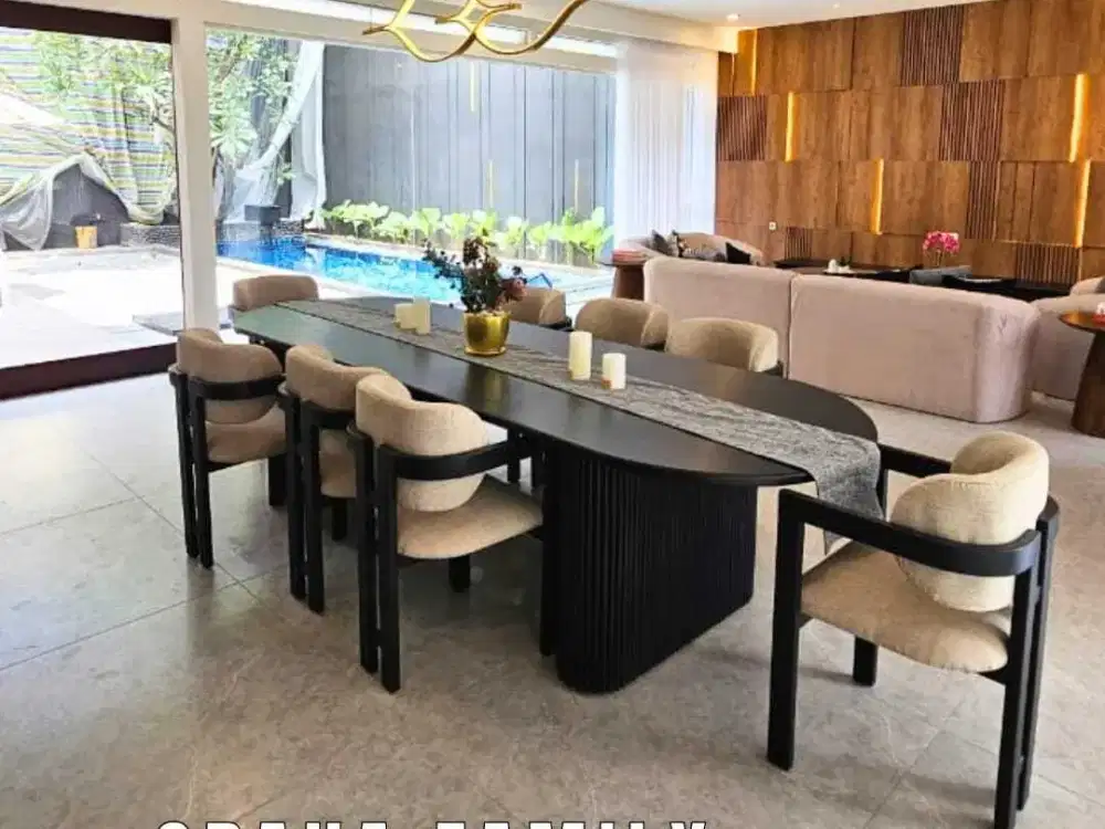 Dijual Rumah Graha Family Siap Huni 2 Lantai Full Furnish ada Pool