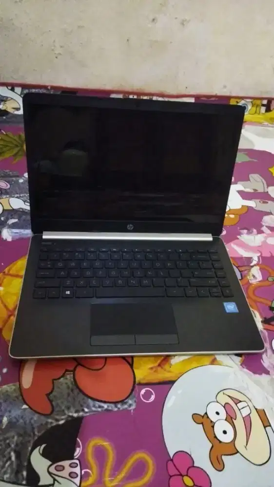 Laptop HP 14s CF1047TU Gold