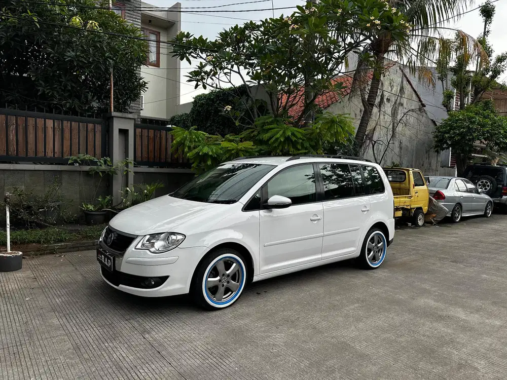 Volkswagen Touran 2010 Bensin