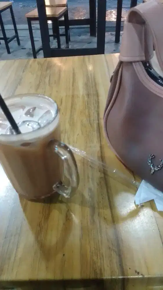 Di cari pekerjaan wanita penjaga jualan SOTO dan SOP di cafe