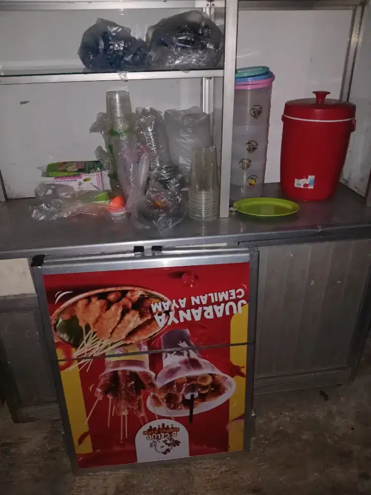 Gerobak beserta isiannya