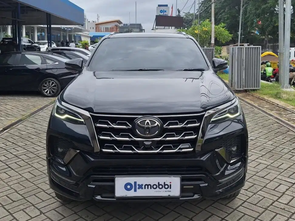 LOW DP Toyota Fortuner 2.8 VRZ GR Sport 4x4 Solar-AT 2022 JLQ
