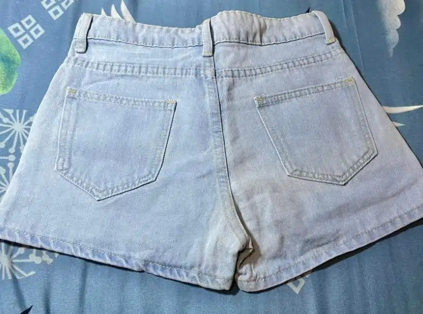 Celana Pendek Jeans Biru Muda