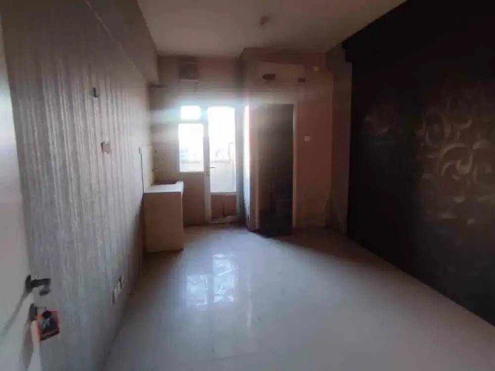 Disewakan Apartemen Grand Emerald LT.5