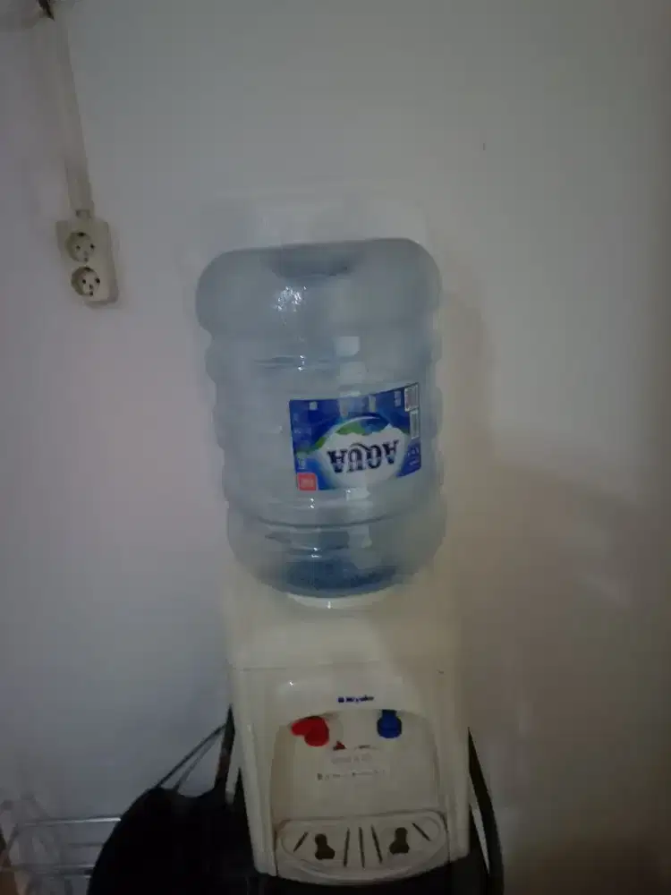Dispenser Miyako dan Galon Aqua