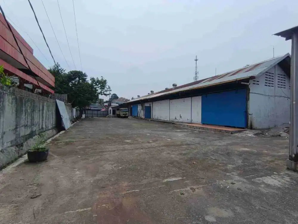 Gudang siap pakai di Jalan Utama Alternatif Transyogi Cibubur