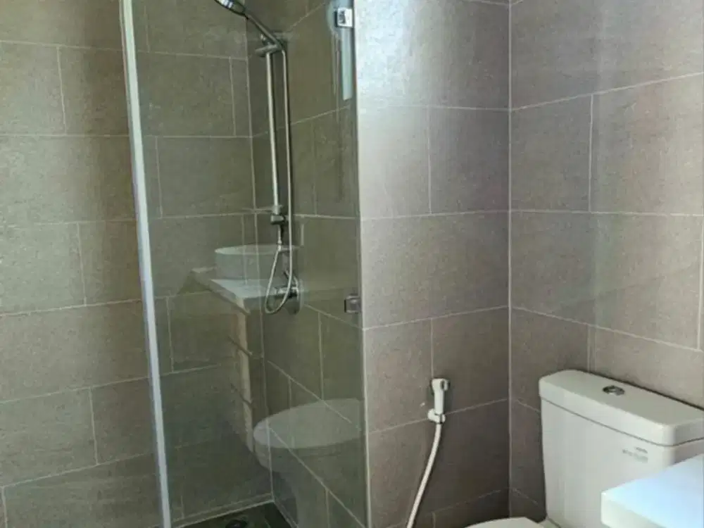 Jual Rumah Mewah Semi Furnish Lokasi Strategis Dan Bebas Banjir Di JGC