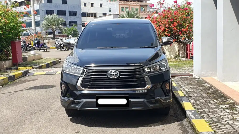Toyota kijang innova venturer 2022 hitam bensin matic pajak panjang