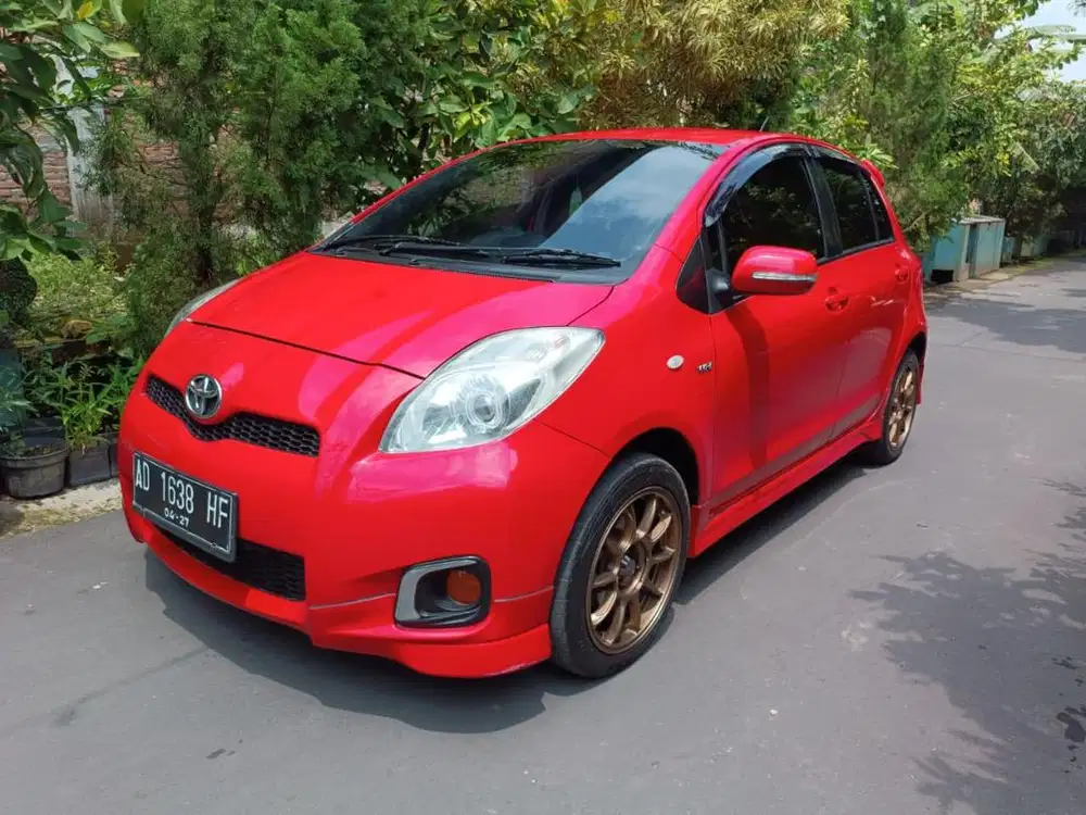 DIJUAL CEPAT YARIS 1.5 E A/T 2013 ISTIMEWA
