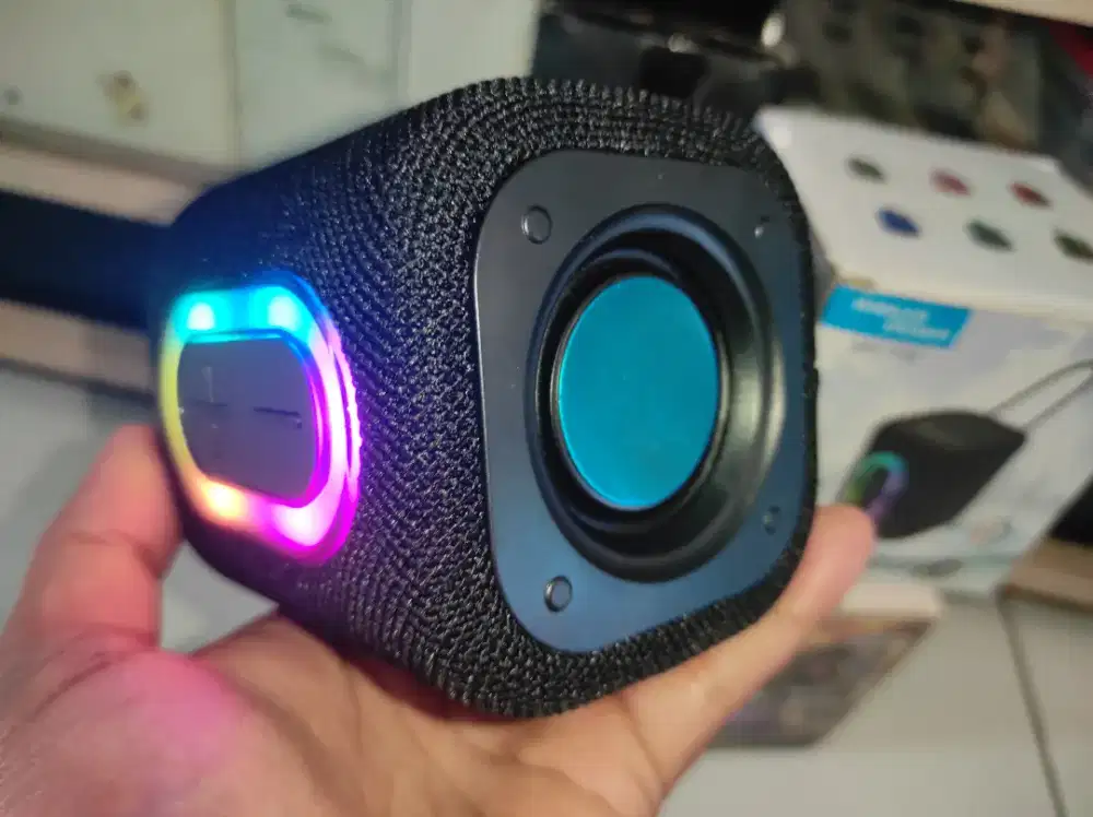 Speaker bluetooth super bass dengan LED RGB