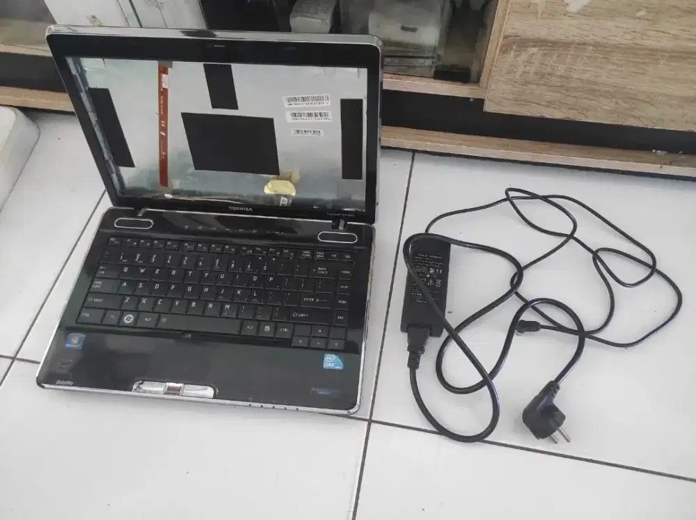 Leptop Toshiba satellite m500 core i3 ram 2gb
