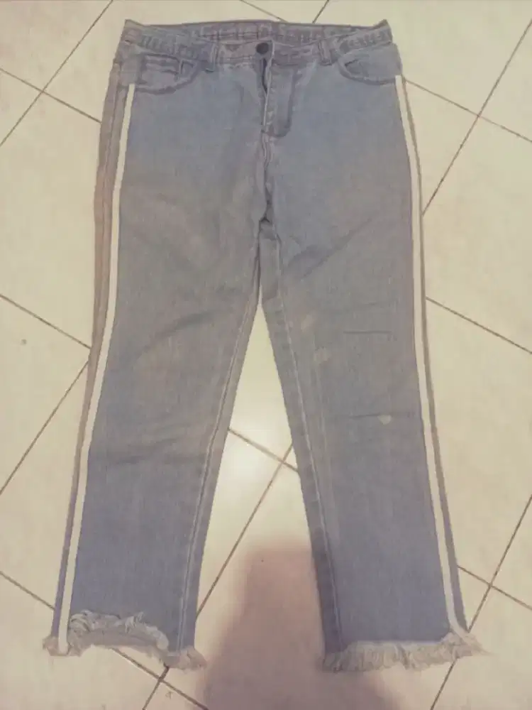 PRELOVED Jeans Cutbray -HSC 2025