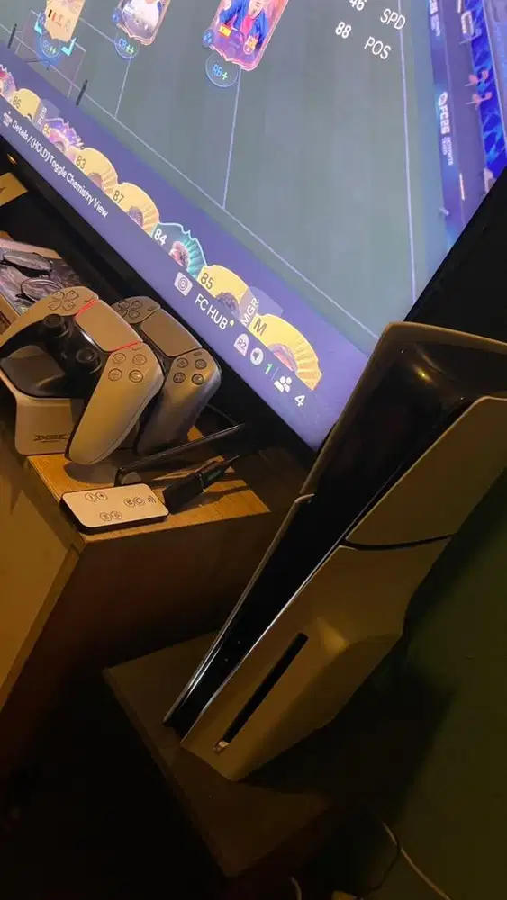 PS5 slim disc + 2 Controller