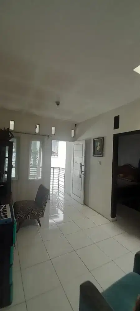 JUAL RUMAH 3 LANTAI DALAM.GANG DI DKT FLYOVER JL GATOT SUBROTO BANDUNG