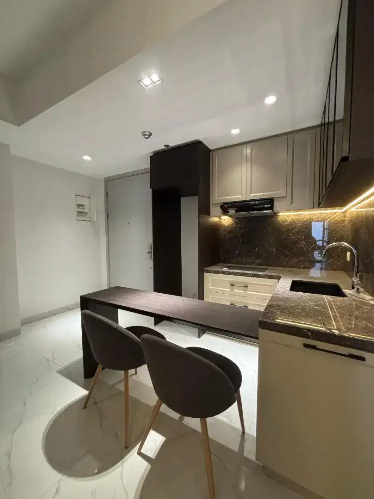 Dijual Laviz Condo Pakuwon Mall Private Lift Furnish Mewah