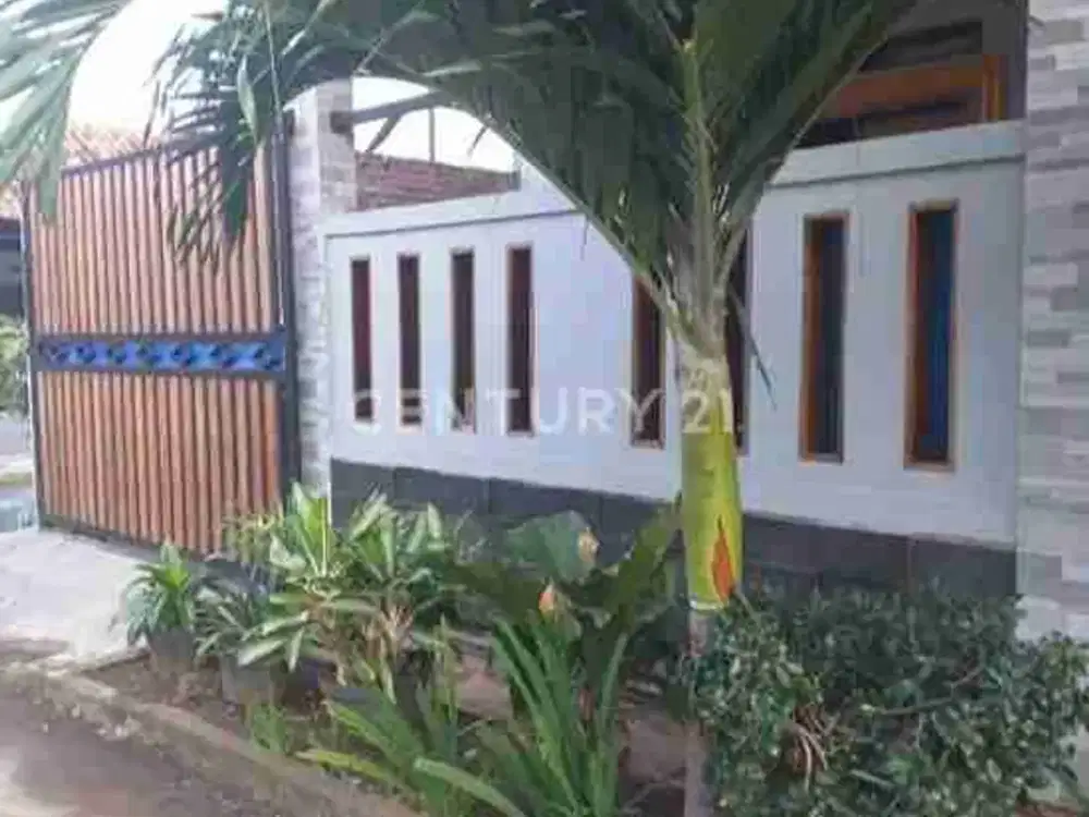 Rumah rapi di komplek perumahan Klayan