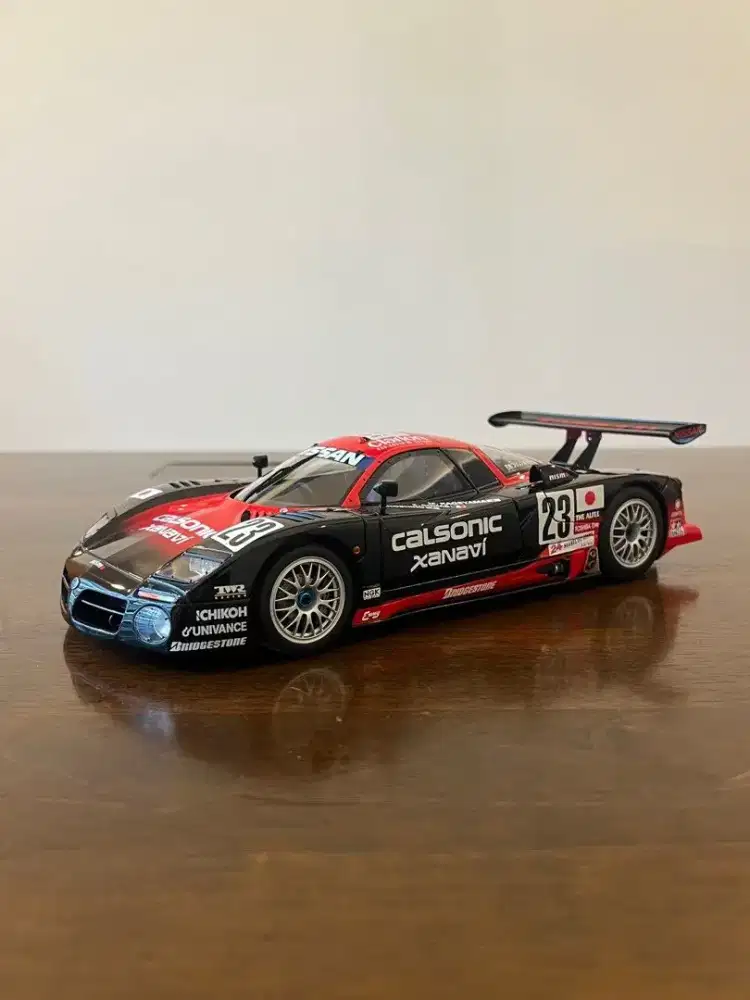 Autoart Signature 1997 Nissan R390 GT1 #23 Le Mans Mobil model Car