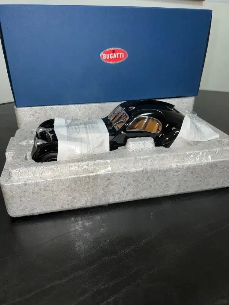 Autoart Signature Bugatti Type 57SC Atlantic Mobil Model Car Diecast