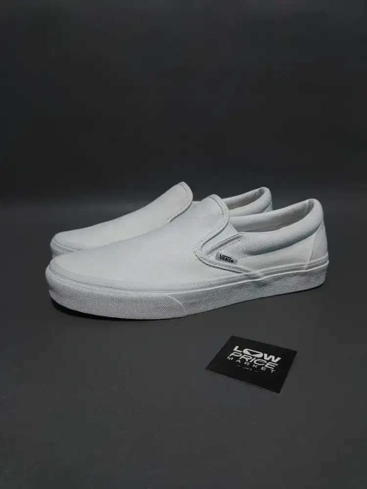 SEPATU VANS CLASSIC SLIP ON