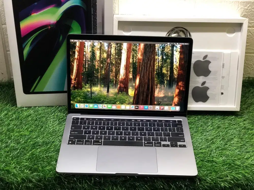 MACBOOK PRO M1 2020 RAM 8 SSD 256 GB LIKENEW FULLSET SIAP PAKAI