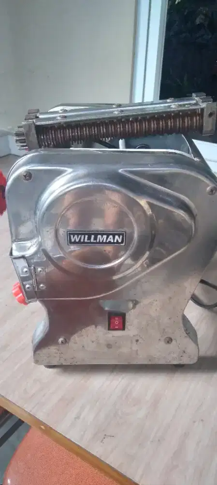 Mesin pembuat mie / gilingan daging