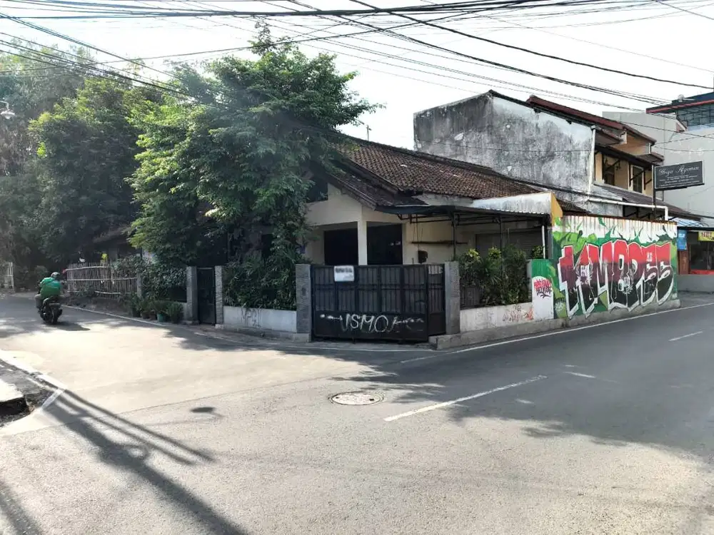 Rumah Hook Strategis di Jalan Raya Kledokan Seturan