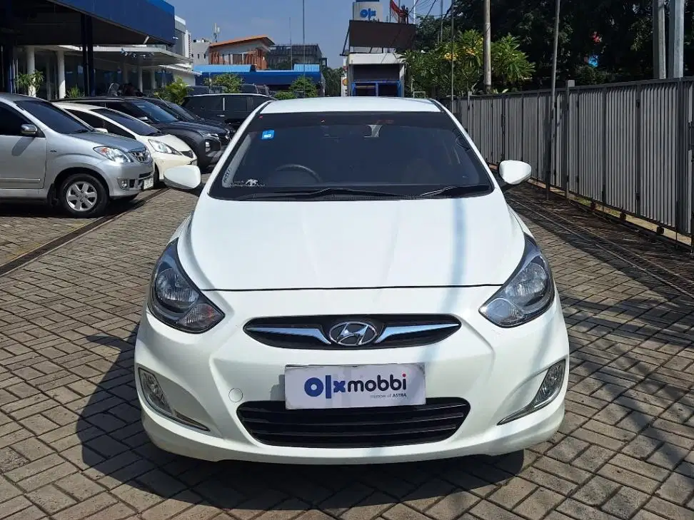 DP MURAH Hyundai Grand Avega 1.4 Bensin-AT 2012 Putih CKYHB