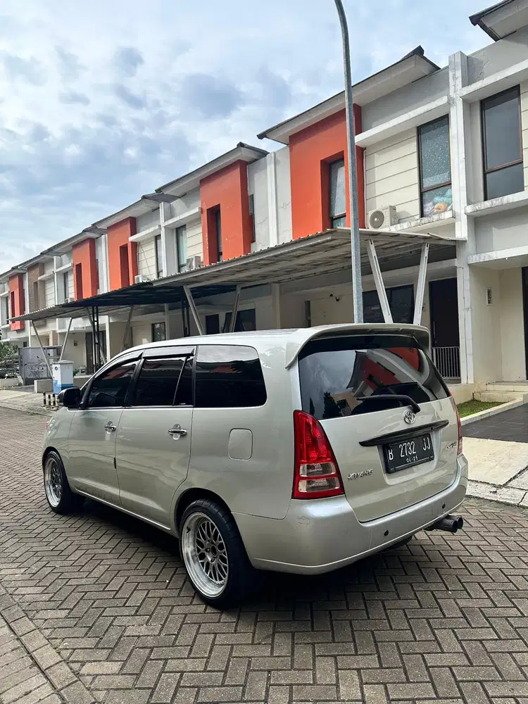 Toyota Kijang Innova 2005 Bensin