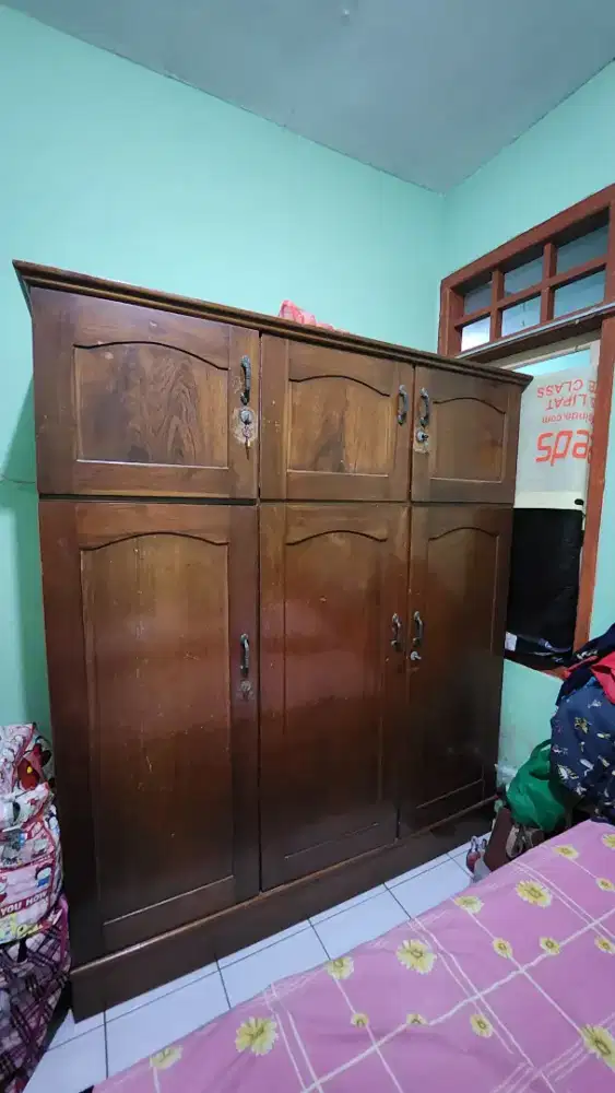 Lemari dan dipan jati