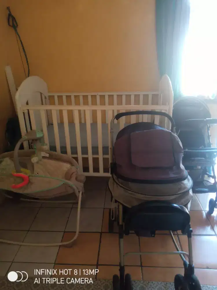 Menjual box bayi ,stroller bayi ayunan bayi