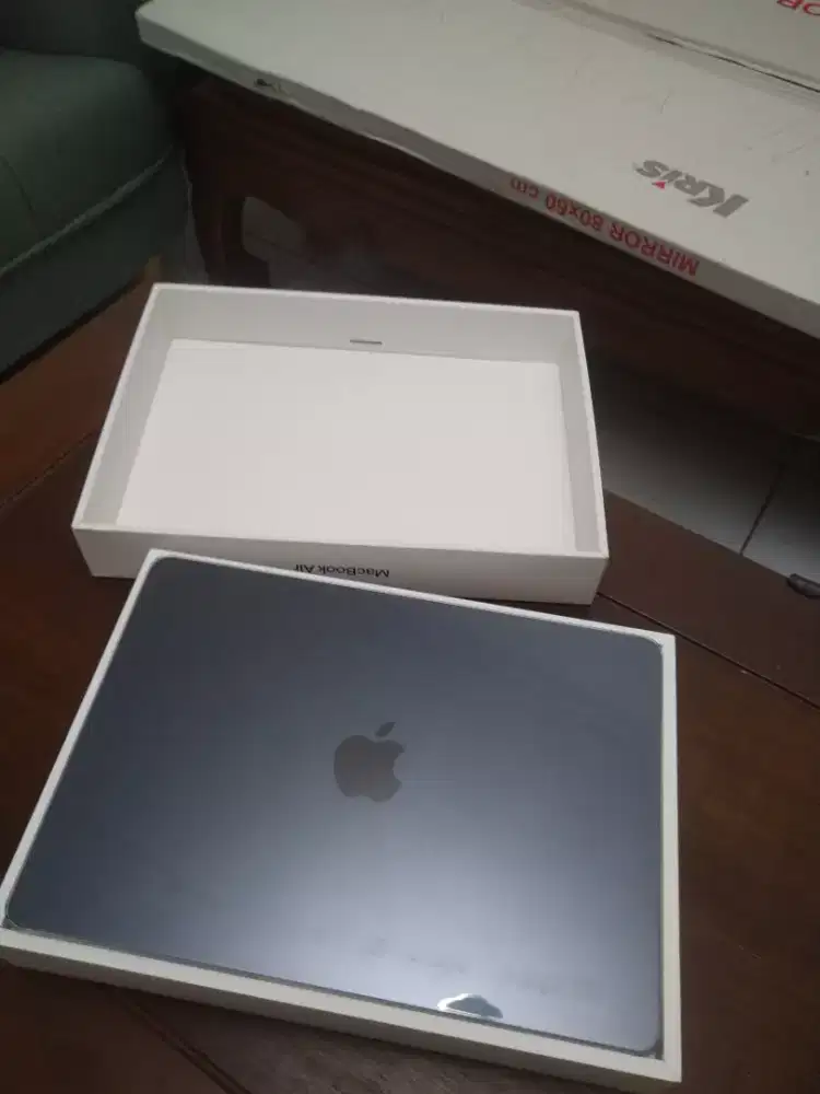 Macbook Air M2 8/512 Like New Fullset