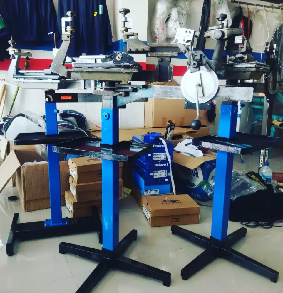 Mesin senar raket bulutangkis dan tenis