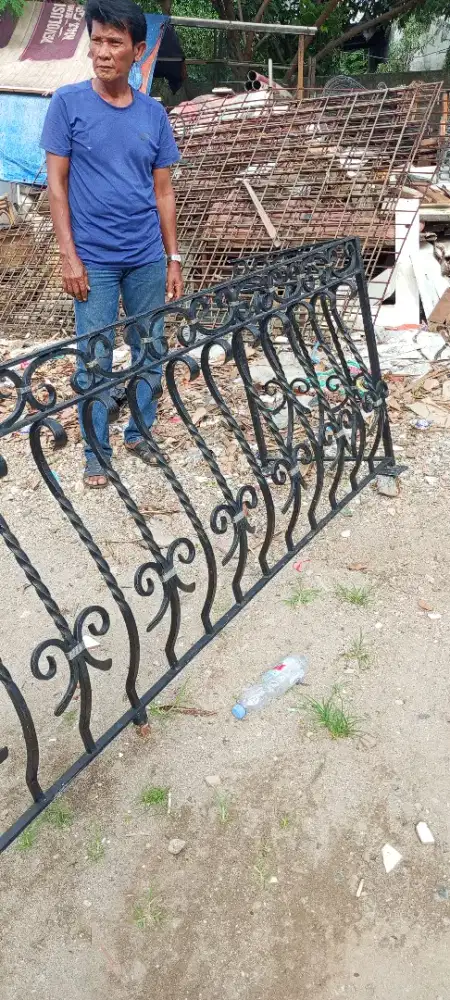 Railing  balkon besi tempa antik ex rumah pejabat.