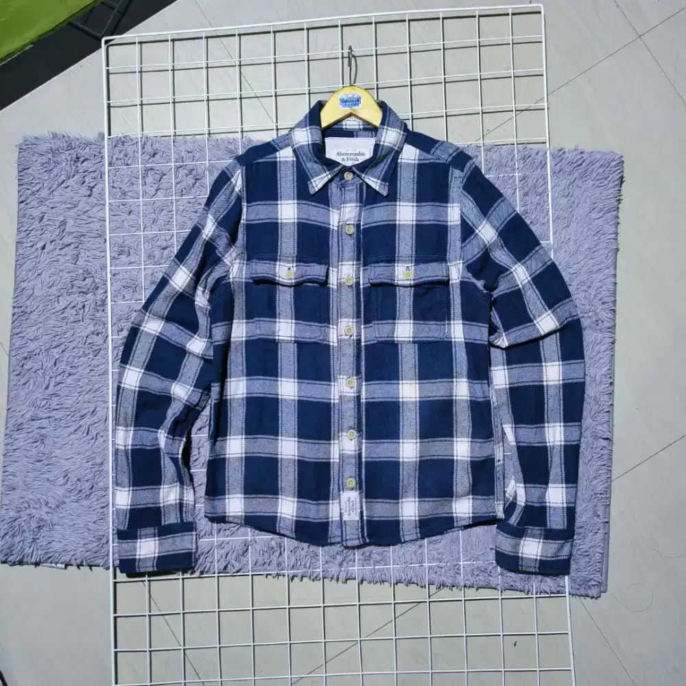 Abercrombie  flanell long shirts
Sz M
Bahan tebal

Kond 9/10