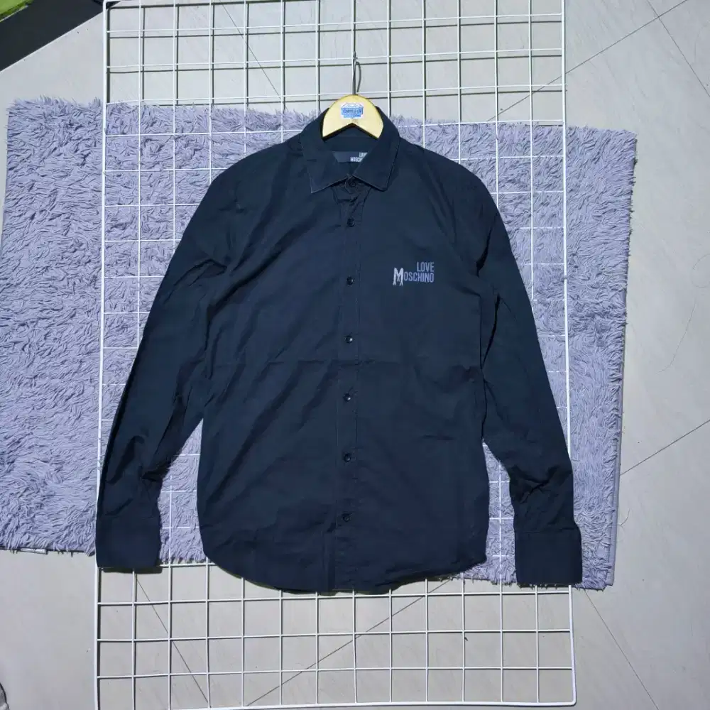 love moschino kemejalong shirts
Sz M slim fit
Kond 9/10