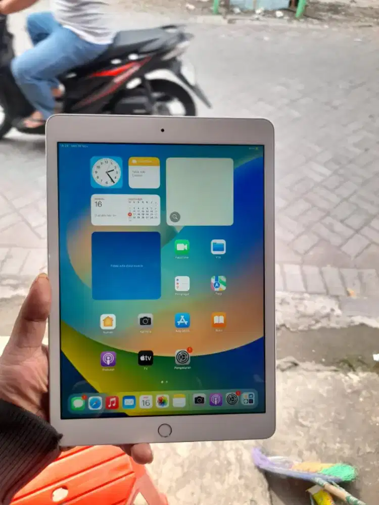 Ipad8 32gb wifi only aja (bisa tt)