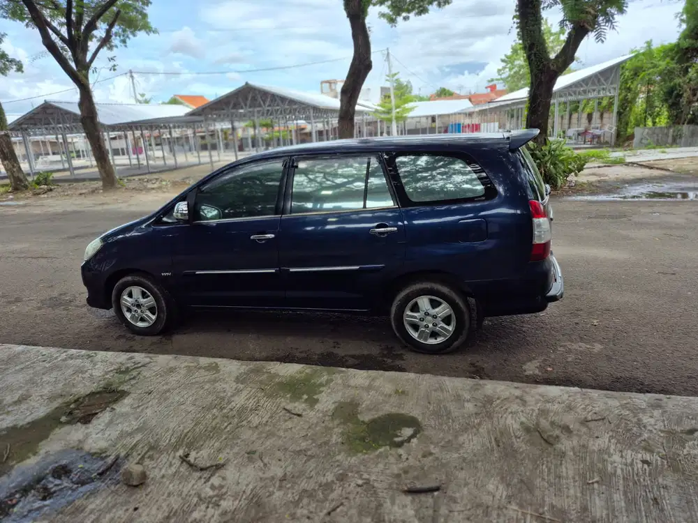 Toyota Kijang Innova 2005 Bensin