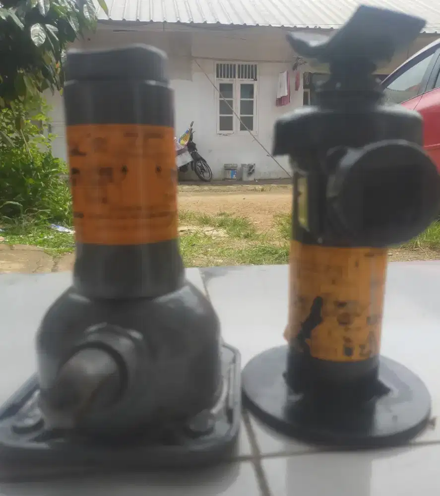 Dongkrak original nissan jeep cbu