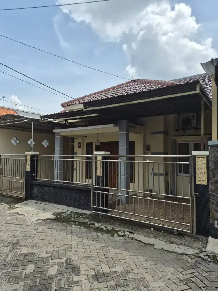 Di Sewakan Rumah Di tengah Kota Bojonegoro