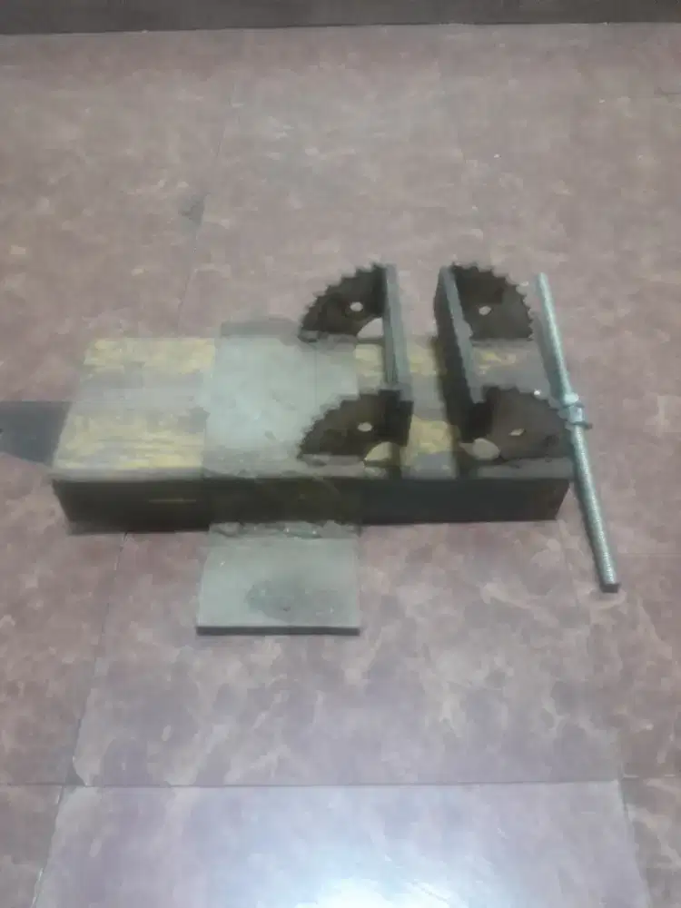 Ragum catok rakitan penjepin