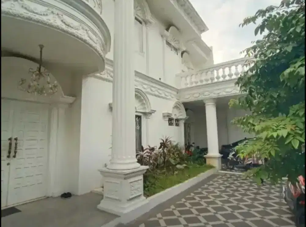 RUMAH ISTANA + KOLAM RENANG ‼️ DI BILLYMOON PONDOK KELAPA