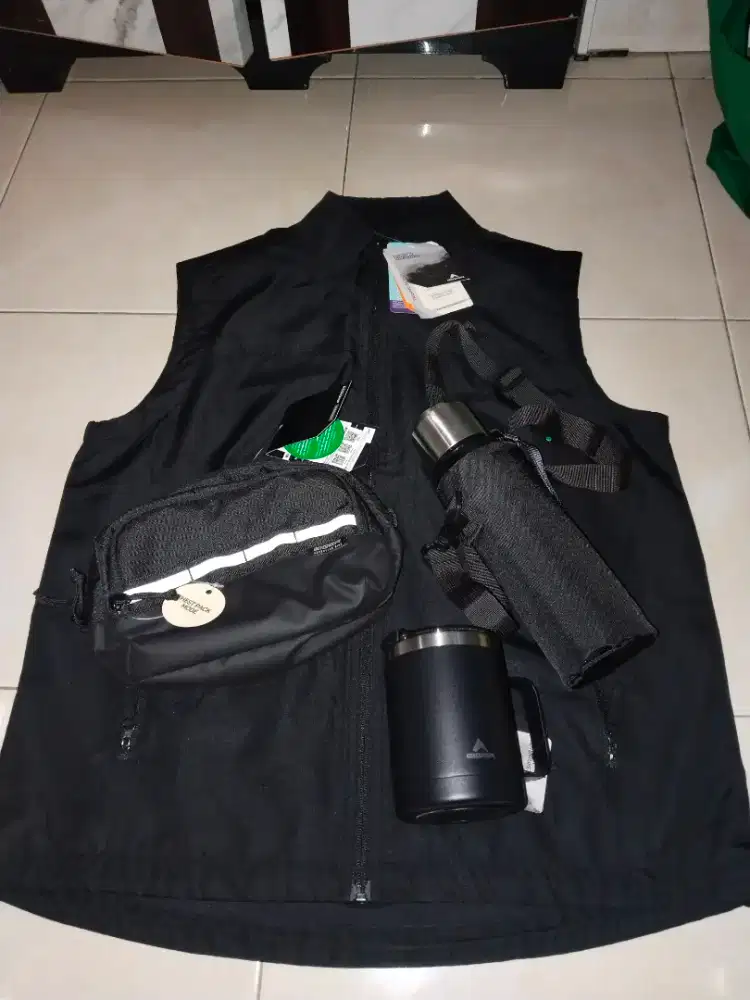 Di jual perlengkapan dasar untuk kemping