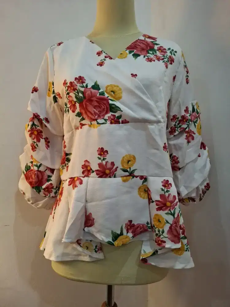 Floral Top (Atasan Motif Bunga)
