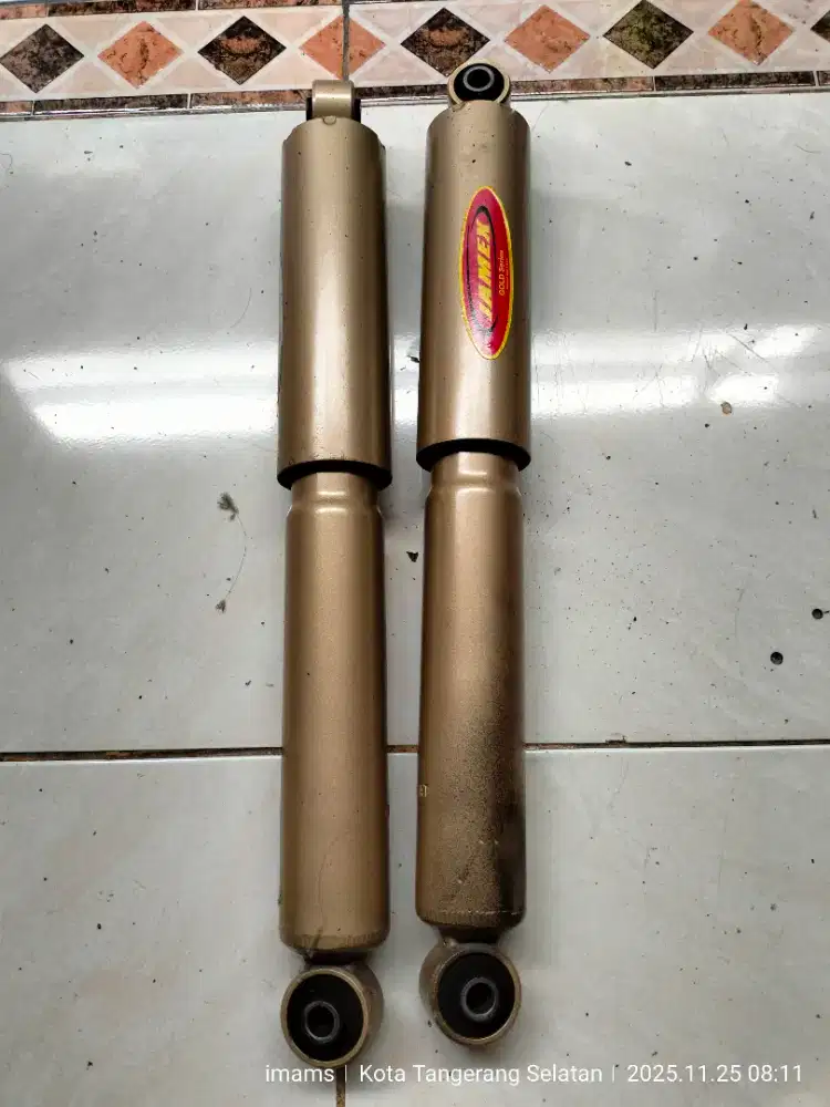 Sokbreker avanza belakang