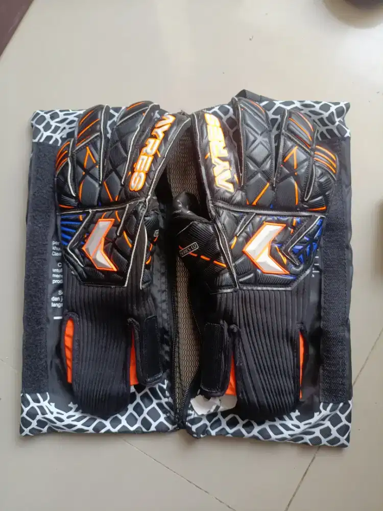 Sarung tangan kiper Ayres