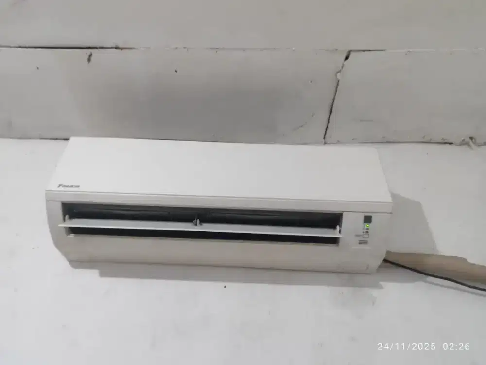 AC Daikin ½ pk, dinginnya masih normal