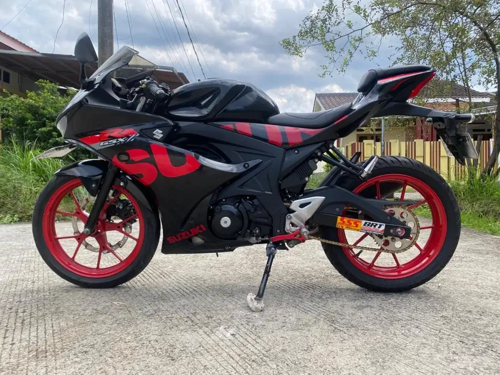 58@:DP:1,650RB B DKI SUZUKI GSX150R HITAM