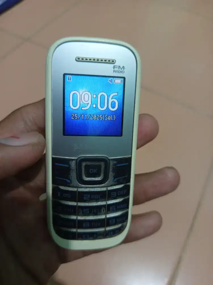 Samsung keystone GT-E1200