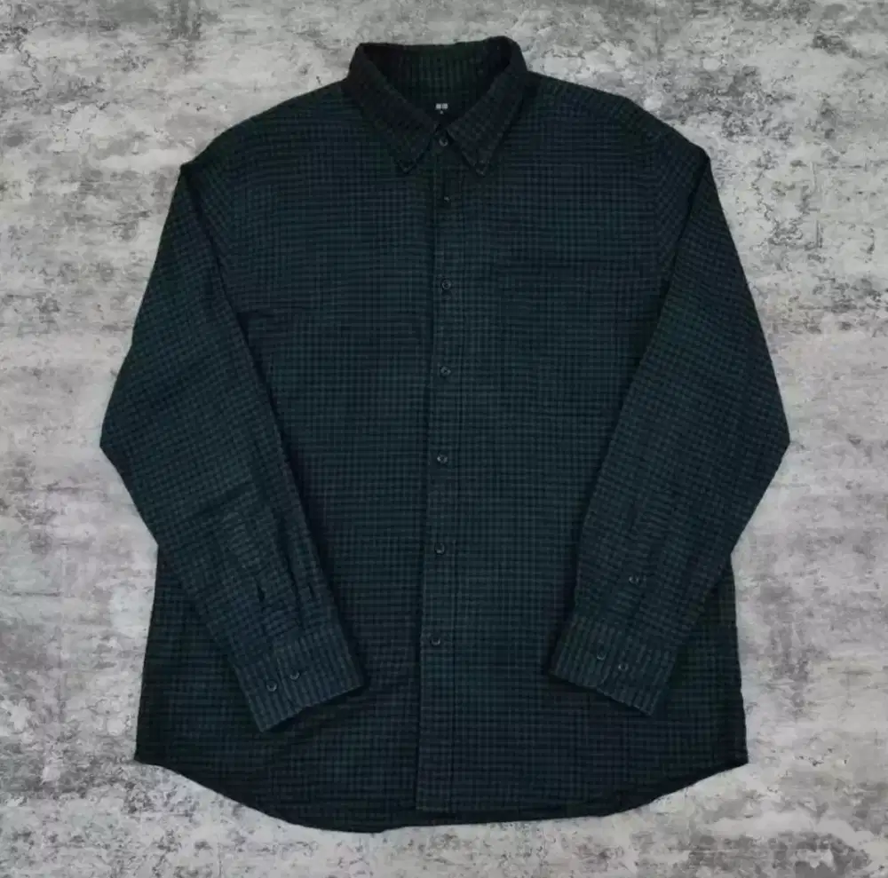 Kemeja Uniqlo Hijau Dark Green Size XL Like New