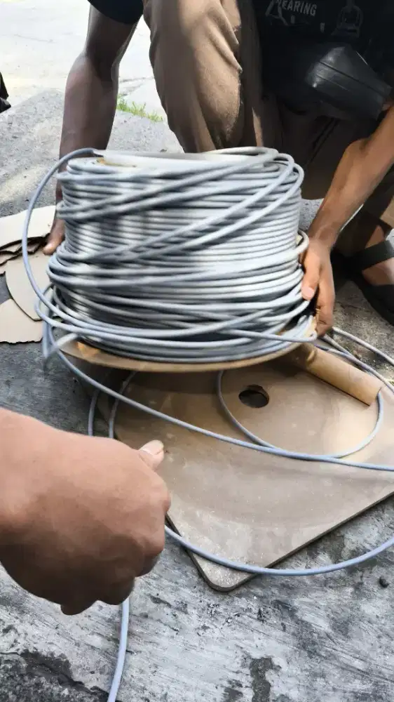 Kabel LAN untuk  wifi